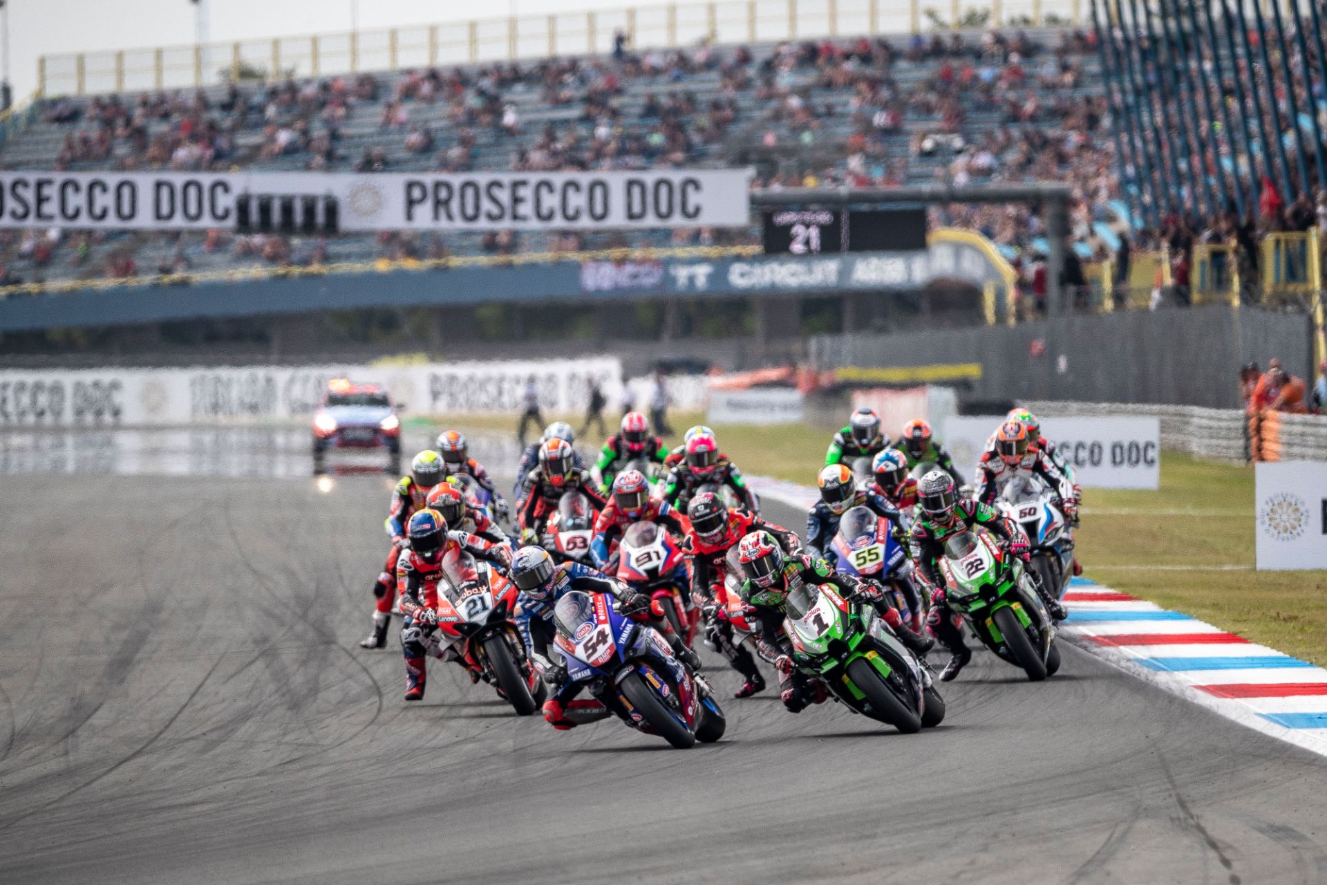 Razgatlıoğlu'ndan Çifte Kürsü